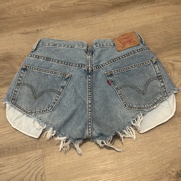 SOLD
Levi’s Relaxed Fit 550 Cutoff Shorts. Waist 33. - Picture 2 of 4
